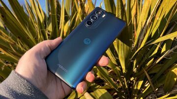 Motorola Edge 30 Pro reviewed by L&B Tech