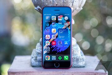 Apple iPhone SE - 2022 reviewed by Android Police