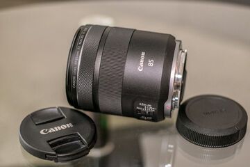 Canon RF 85 mm Review: 2 Ratings, Pros and Cons