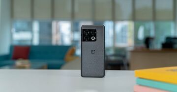 OnePlus 10 Pro reviewed by GadgetByte