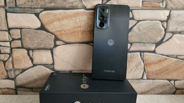Motorola Edge reviewed by HT Tech