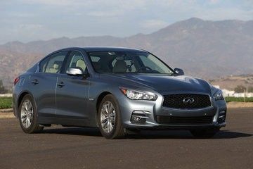 Test Infiniti Q50S Hybrid