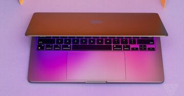 Apple MacBook Pro 13 - 2022 test par The Verge