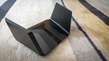 Netgear Nighthawk AX12 test par ExpertReviews