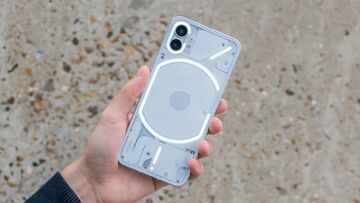 Nothing Phone 1 testé par ExpertReviews Nothing Phone 1 testé par ExpertReviews