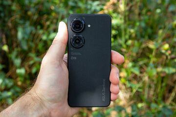 Asus Zenfone 9 testé par Pocket-lint Asus Zenfone 9 testé par Pocket-lint