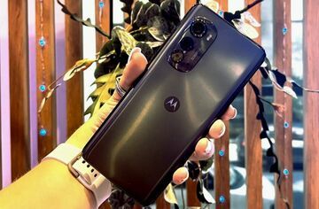 Motorola Edge 20 Review
