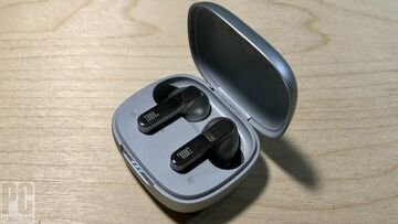 JBL Live Pro testé par PCMag JBL Live Pro testé par PCMag