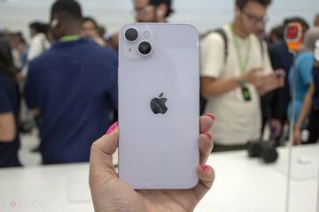 Apple iPhone 14 Plus Review: List of 30 Ratings, Pros and Cons