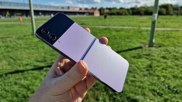 Samsung Galaxy Z Flip 4 reviewed by L&B Tech