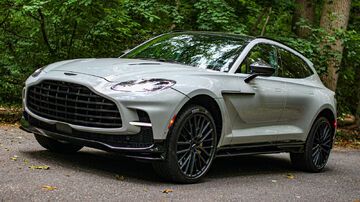 Aston Martin DBX test par SlashGear