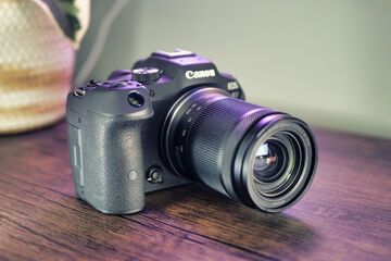 Canon EOS R7 testé par Pocket-lint Canon EOS R7 testé par Pocket-lint