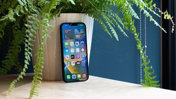 Apple iPhone 14 Plus reviewed by ExpertReviews