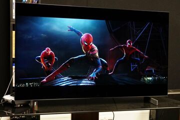 LG OLED42C2 test par Trusted Reviews