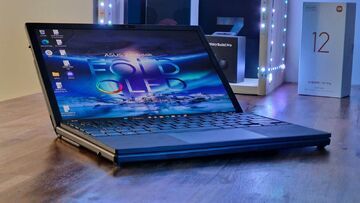 Asus Zenbook Fold testé par LeCafeDuGeek Asus Zenbook Fold testé par LeCafeDuGeek