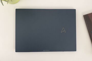 Asus Zenbook S 13 OLED reviewed by Journal du Geek Asus Zenbook S 13 OLED reviewed by Journal du Geek