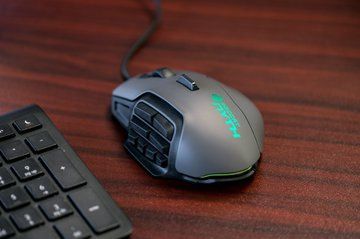 Roccat Nyth test par DigitalTrends Roccat Nyth test par DigitalTrends