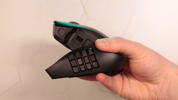 Razer Naga V2 Pro test par TechRadar