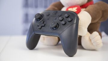 Nintendo Switch Pro Controller test par TechRadar Nintendo Switch Pro Controller test par TechRadar
