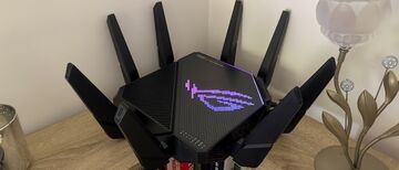 Asus ROG Rapture GT-AX11000 test par GamesRadar Asus ROG Rapture GT-AX11000 test par GamesRadar