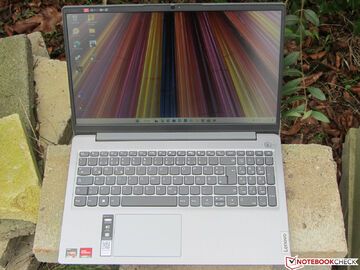 Lenovo IdeaPad 3 15 test par NotebookCheck