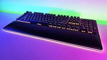 Razer BlackWidow V4 Pro testé par Windows Central Razer BlackWidow V4 Pro testé par Windows Central