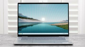 Dell Inspiron 16 7620 testé par ExpertReviews Dell Inspiron 16 7620 testé par ExpertReviews