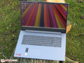 Lenovo IdeaPad 3 17 test par NotebookCheck