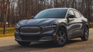 Ford Mustang Mach-E testé par SlashGear Ford Mustang Mach-E testé par SlashGear