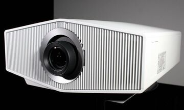 Sony VPL-XW5000 testé par Trusted Reviews Sony VPL-XW5000 testé par Trusted Reviews