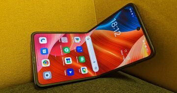 Oppo Find N2 Flip reviewed by HardwareZone Oppo Find N2 Flip reviewed by HardwareZone