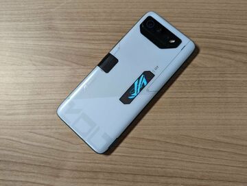 Asus ROG Phone 7 Ultimate testé par Trusted Reviews Asus ROG Phone 7 Ultimate testé par Trusted Reviews