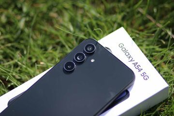 Samsung Galaxy A54 reviewed by Journal du Geek