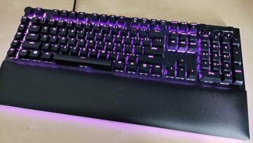 Razer BlackWidow V4 Pro test par Trusted Reviews