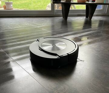 iRobot Roomba Combo J7 reviewed by Tom's Guide (FR)