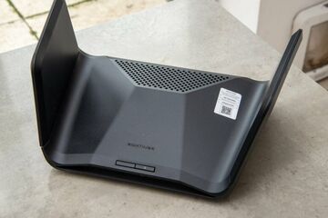 Netgear Nighthawk RAXE300 testé par Trusted Reviews Netgear Nighthawk RAXE300 testé par Trusted Reviews