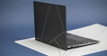 Asus Zenbook S 13 OLED testé par The Verge Asus Zenbook S 13 OLED testé par The Verge