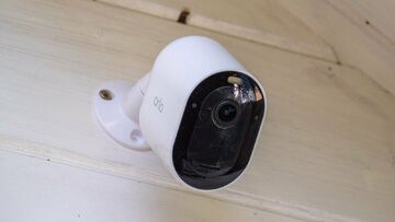 Netgear Arlo Pro 5S testé par ExpertReviews Netgear Arlo Pro 5S testé par ExpertReviews