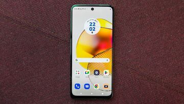 Motorola Moto G73 test par ExpertReviews