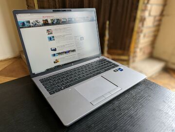 Dell Precision 7670 test par NotebookCheck