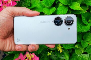 Asus  Zenfone 10 test par NotebookCheck