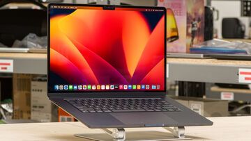 Apple MacBook Air 15 reviewed by RTings