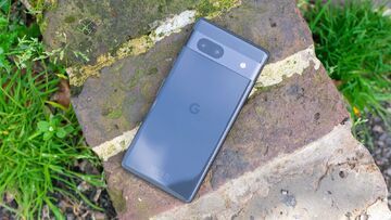 Google Pixel 7a test par ExpertReviews