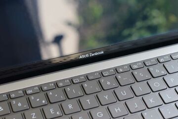 Asus Zenbook S 13 OLED testé par Journal du Geek Asus Zenbook S 13 OLED testé par Journal du Geek