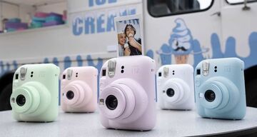 Fujifilm Instax Mini 12 testé par Fortress Of Solitude Fujifilm Instax Mini 12 testé par Fortress Of Solitude