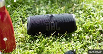 JBL Charge reviewed by Les Numériques JBL Charge reviewed by Les Numériques