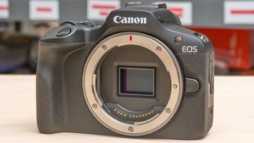 Canon EOS R100 reviewed by RTings