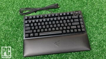 Razer BlackWidow V4 test par PCMag