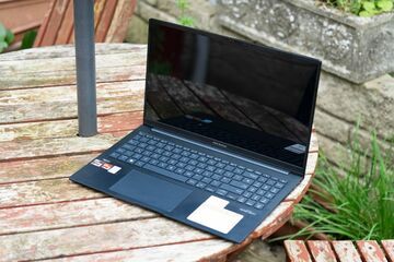 Asus ZenBook 15 test par Creative Bloq Asus ZenBook 15 test par Creative Bloq