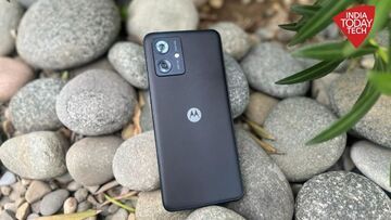 Motorola Moto G54 testé par IndiaToday